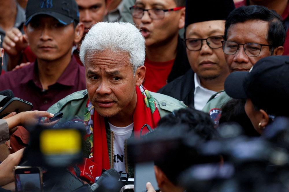 The legal team of losing Indonesia presidential candidate Ganjar Pranowo filed a complaint at the country’s constitutional court on Saturday, calling for a fresh election and disqualification of the winning team of defence minister Prabowo Subianto. — Reuters pic