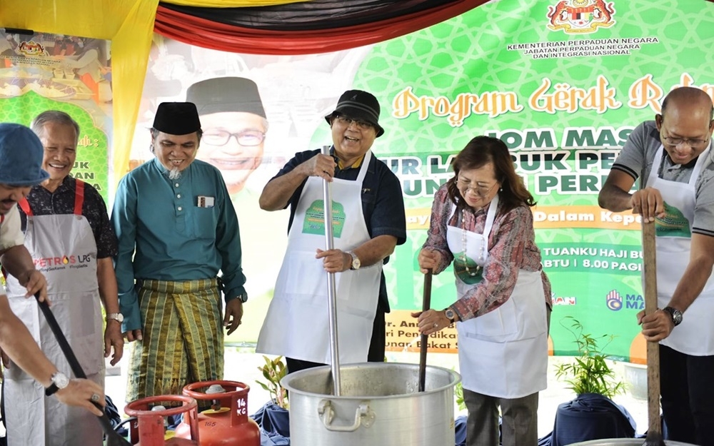 National Unity Minister Datuk Seri Aaron Ago Dagang said the ministry distributed bubur lambuk in 4,000 Neighbourhood Watch Areas. — Picture via Facebook