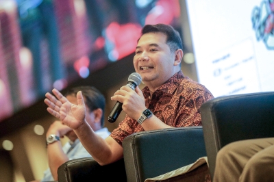 Rafizi: Delay in implementing targeted subsidies would cost govt RM2b a month in blanket petrol subsidies 