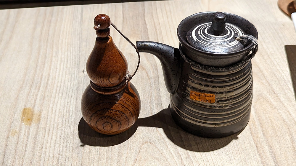 The little bottle of 'sansho' pepper powder and unagi 'tare' that a server brings.