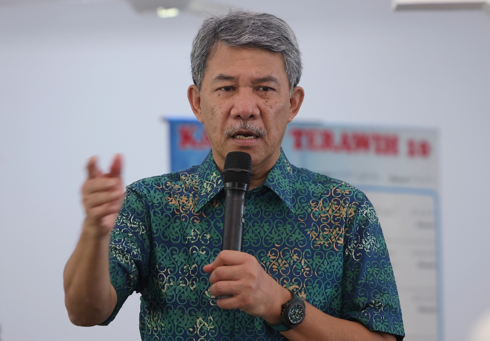 Foreign Minister Datuk Seri Mohamad Hasan speaking at the presentation of the food basket aid in conjunction with Ramadan at the Kampung Siliau Parish Mosque, Rantau, Seremban, March 24, 2024. — Bernama pic
