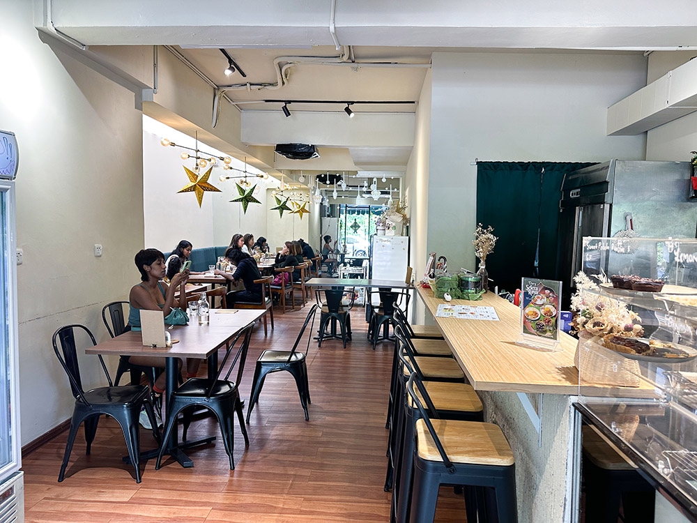 The cafe is cosy and service is welcoming here.