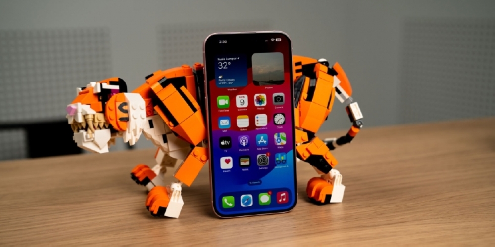 iOS 18 may see the arrival of free arrangement for app icons with the ability to create blank spaces, rows and columns between the icons. — SoyaCincau pic