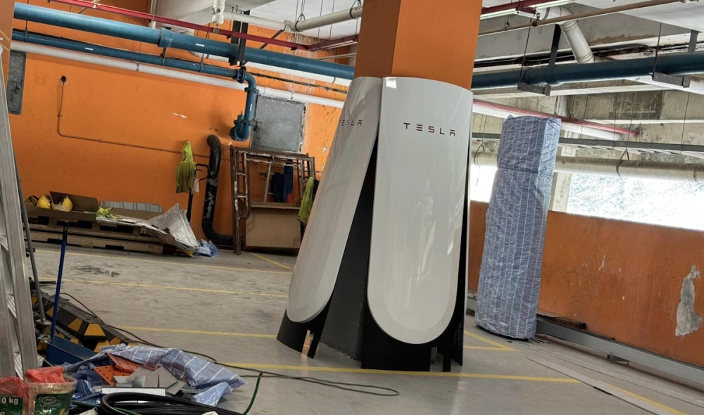 Tesla V4 Supercharger Puchong. — Image source: C.Y. Tan / MyEVOC Facebook