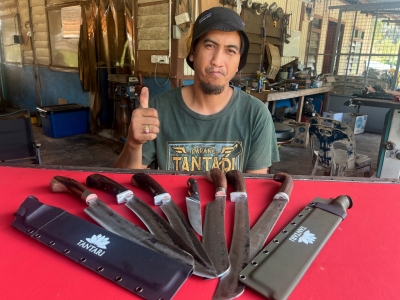 Tantari machetes gaining popularity among hikers abroad
