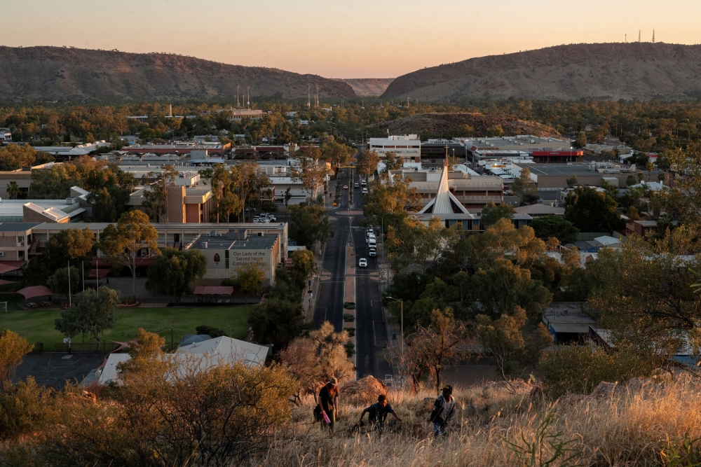 Australia’s Northern Territory today imposed a two-week youth curfew in the tourist town of Alice Springs, a day after a mass brawl involving 150 people, many of them armed with weapons. — Reuters pic