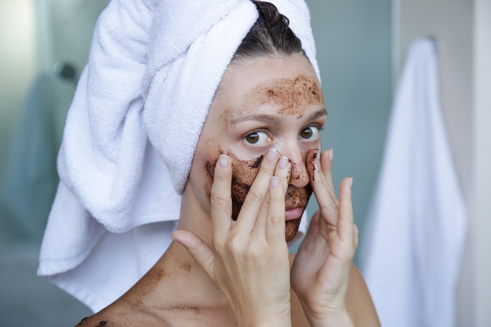 As well as refining skin texture to make it smoother, softer and more radiant, coffee grounds also absorb sebum. — triocean/Getty Images/ETX Studio pic 