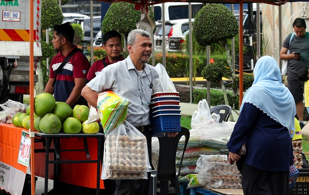 File picture of people buying daily necessities at lower prices than the market through the Madani Agro Sales Programme at the Selayang Municipal Council grounds, December 27, 2023. — Bernama pic