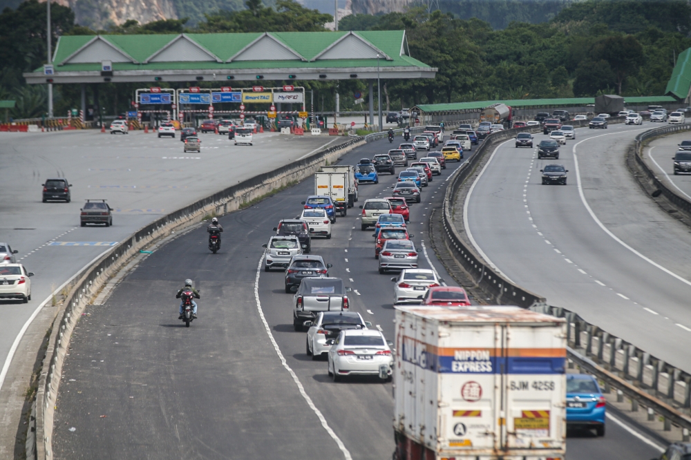 The government has approved a two-day toll-free period on April 8 and 9 for Class 1 private vehicle users on highways, coinciding with the Hari Raya Aidilfitri celebration. — Picture by Farhan Najib