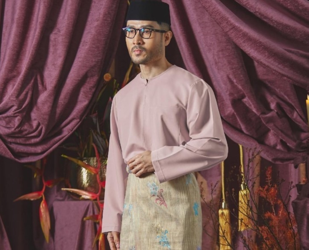 From Asal Lelaki's 'Adhiraj', a standard-cut top and a front patch pocket with zip. — Picture courtesy of CalaQisya