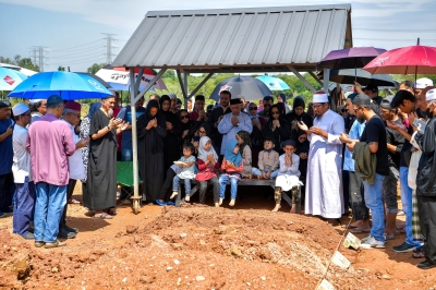 National Journalism Laureate Ahmad Rejal Arbee laid to rest in Shah Alam