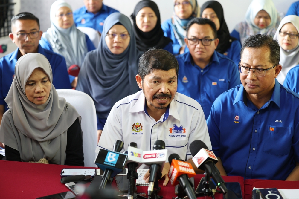 As the Central Database Hub (Padu) system registration closes at midnight tonight, the number of individuals updating their information as of noon today has increased to 10.8 million, said chief statistician Datuk Seri Dr Mohd Uzir Mahidin. — Bernama pic