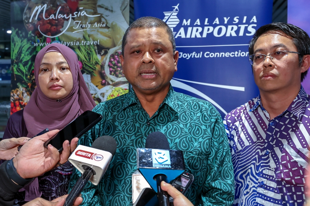 Tourism Malaysia director-general P. Manoharan speaks to reporters at the Kuala Lumpur International Airport in Sepang April 1, 2024. — Bernama pic