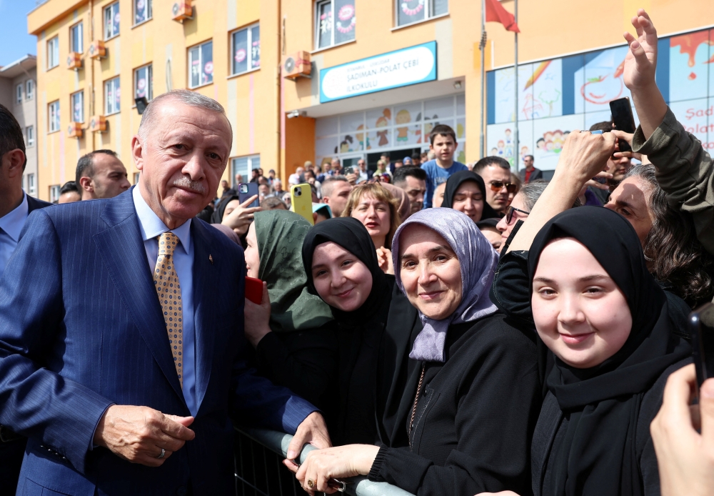 Photo of Erdogan sľubuje nápravu po tom, čo Turecko zničí volebnú porážku