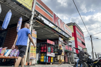 KK Mart in Kuching becomes third to be firebombed