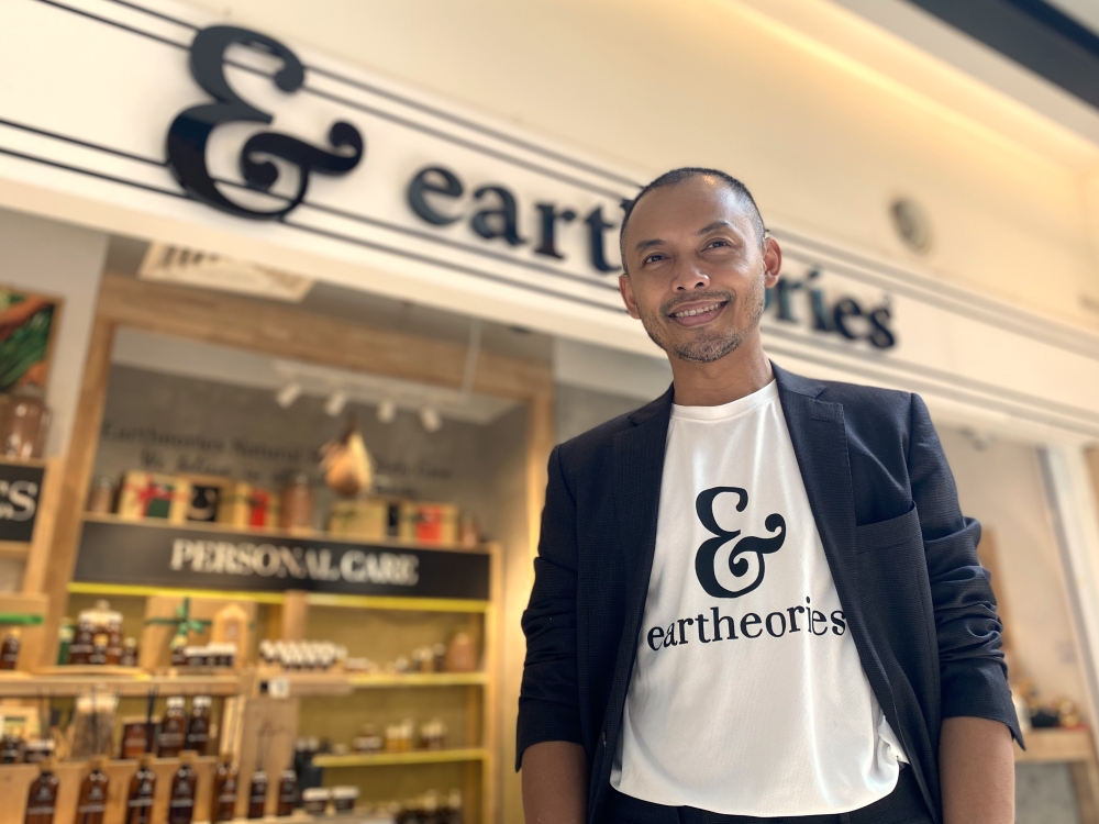 Once struggling with burnout and depression, Fadz Subari has now turned his aromatherapy healing journey into a successful brand. — Picture by Jared Wee