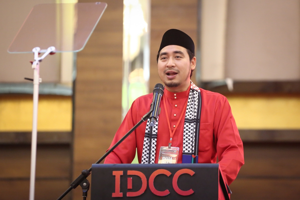 Bersatu Youth chief Wan Ahmad Fayhsal Wan Kamal said the amendment took effect yesterday. He added that the next step is to vacate their seats for by-elections at the parliamentary level. — Picture by Yusof Mat Isa