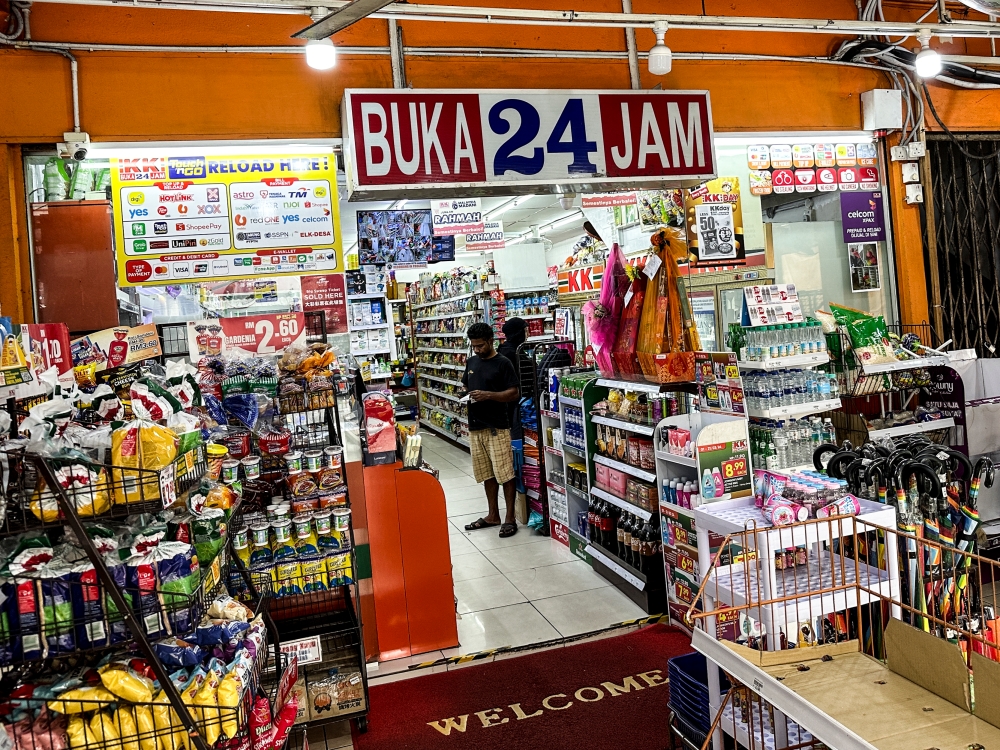 Parti Pesaka Bumiputera Bersatu’s (PBB) Youth wing appealed to the public to pass information to the police after a KK Super Mart was fire-bombed at Jalan Satok in Kuching. — Picture for illustration purposes only. — Picture by Hari Anggara
