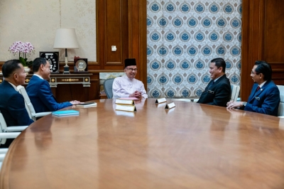 PM Anwar receives courtesy call from newly-appointed Malaysian envoys