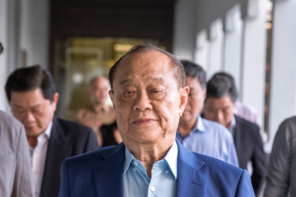 Spanco Sdn Bhd chairman Tan Sri Robert Tan Hua Choon is pictured at the Kuala Lumpur Court Complex, in Kuala Lumpur April 2, 2024. — Picture by Firdaus Latif