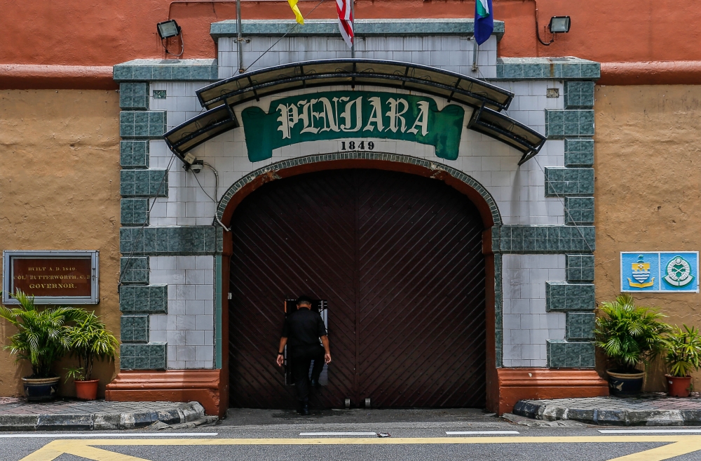 In February, Prisons director-general Datuk Nordin Muhamad had said that prisons nationwide were housing 75,000 inmates, while their total capacity was 71,000. — Picture by Sayuti Zainudin