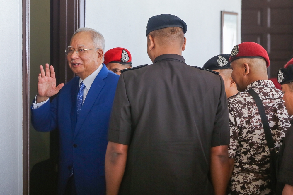 Former prime minister Datuk Seri Najib Razak is pictured at the Kuala Lumpur High Court Complex on April 5, 2024. ― Picture by Yusof Mat Isa