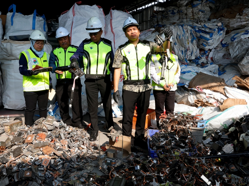 Natural Resources and Environmental Sustainability Minister Nik Nazmi Nik Ahmad said the matter would be brought to the cabinet soon, following the surge in e-waste smuggling into the country, which contributes to environmental pollution. — Bernama pic