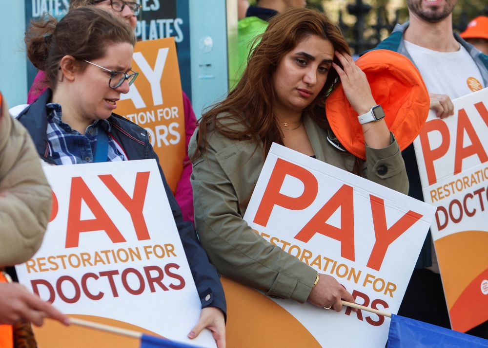 Health workers protest on a picket line as junior and senior doctors in England take part in a joint strike action for the first time, outside St Thomas’s Hospital in London September 20, 2023. — Reuters pic  