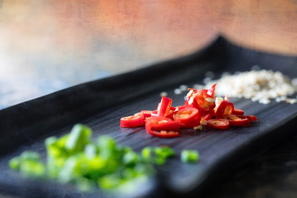 Garnishes: green spring onion, red 'cili padi' and white sesame seeds.