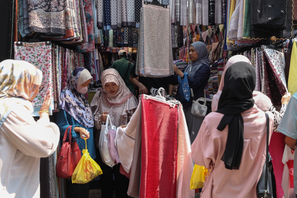 Hari Raya shoppers make final preparations to celebrate the upcoming Aidilfitri celebration at Jalan Tuanku Abdul Rahman, April 6, 2024. — Bernama pic 