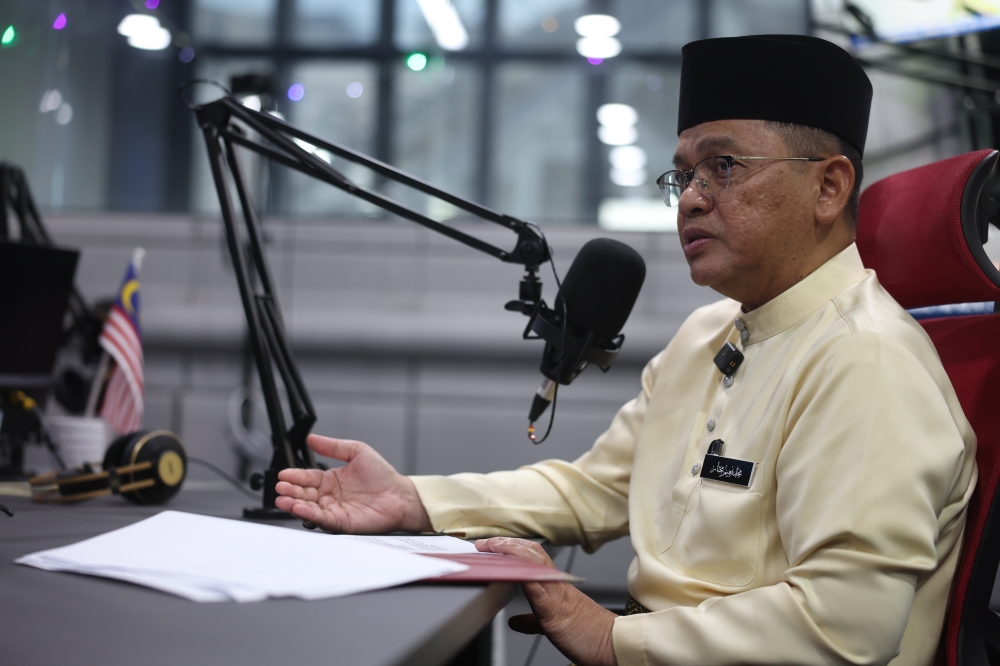 Minister in the Prime Minister’s Department (Religious Affairs) Datuk Mohd Na’im Mokhtar has instructed the Department of Islamic Development Malaysia (Jakim) to seek an explanation tomorrow from the relevant party regarding a purported shoe logo resembling the word ‘Allah’. — Bernama pic