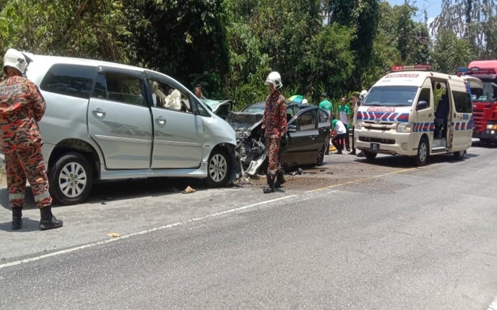 An army veteran in his 40s and his wife were killed while eight others were injured in an accident involving two cars East-West Highway near the Banjaran Titiwangsa rest area in Gerik April 7, 2024. — Picture courtesy of the Fire and Rescue Department 