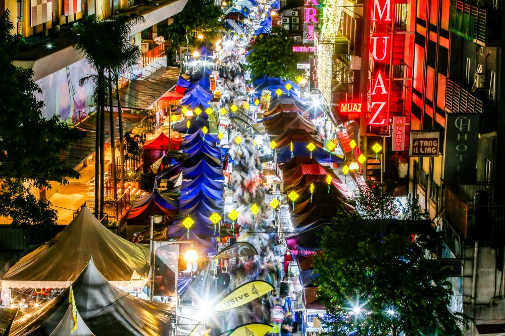 People are seen shopping for the upcoming Hari Raya Aidilfitri celebration at the topmost shopping hotspots in Jalan Tuanku Abdul Rahman and Lorong Tuanku Abdul Rahman April 4, 2024. ― Picture by Hari Anggara