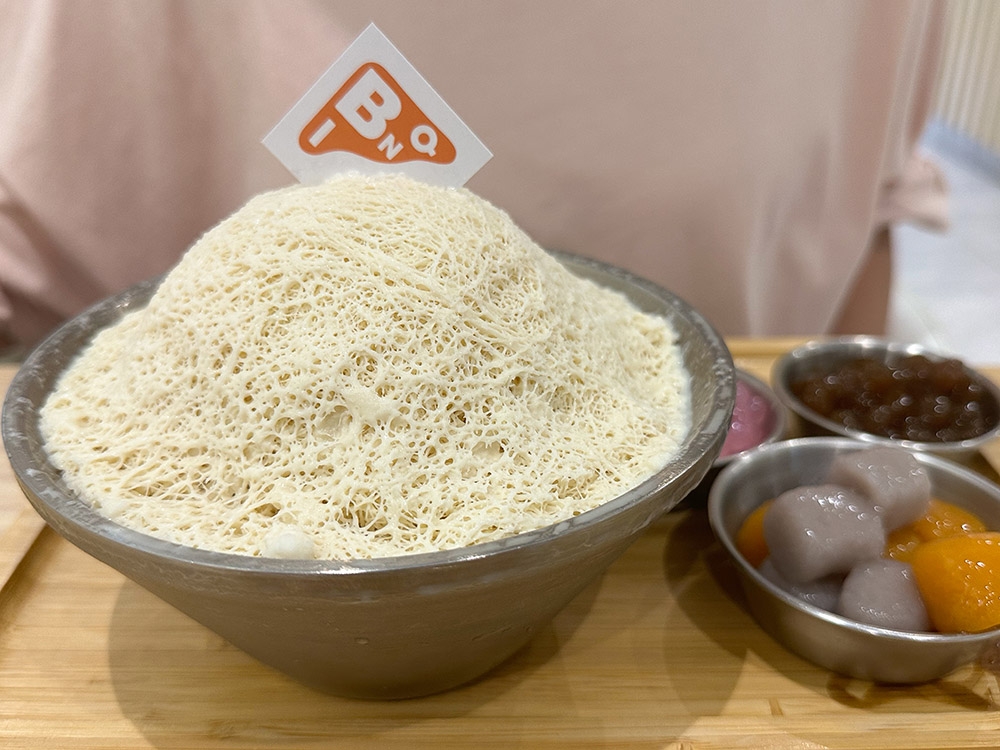 For a slightly sweeter 'bingsu', go for the White Peach Oolong with distinct white peach flavour and the milky tea.
