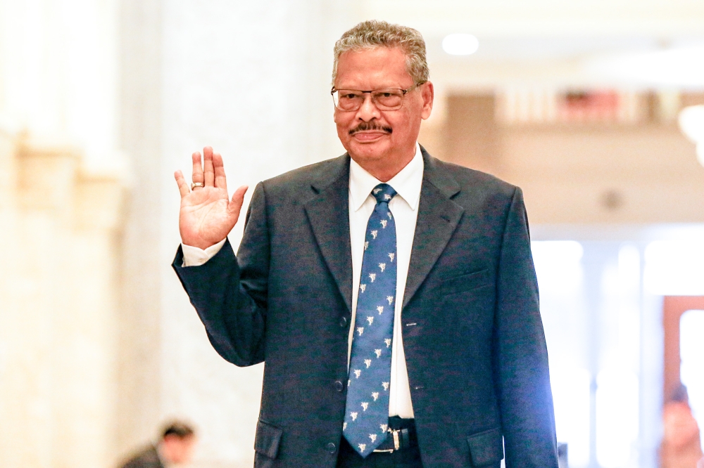 In his suit, filed in 2019, Mohamed Apandi claimed that, on May 6, 2019, Lim had written and caused to be published an article titled 'Dangerous fallacy to think Malaysia’s on the road to integrity', in Malaysiakini.— Picture by Hari Anggara