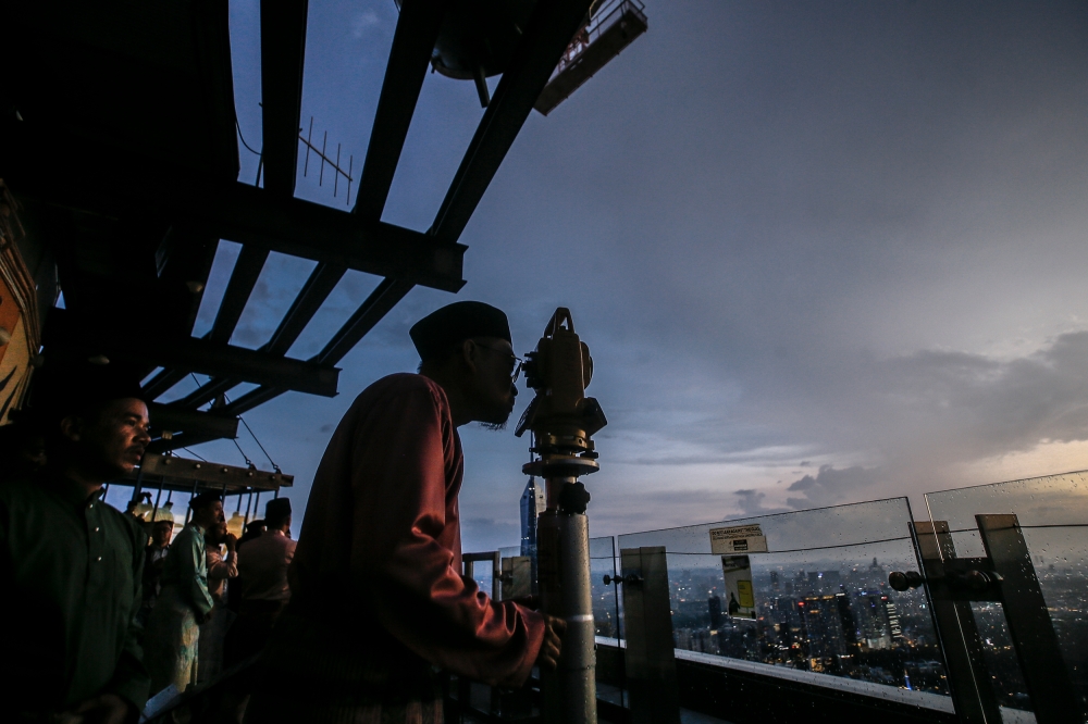 Malaysians will celebrate Hari Raya Aidilfitri tomorrow, Keeper of the Rulers’ Seal announced after the crescent moon was observed this evening. — Picture by Hari Anggara