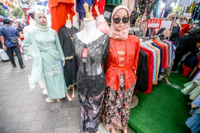 马来西亚力争文化遗产申办，裁缝师称 kebaya 在 2024 年开斋节重新流行