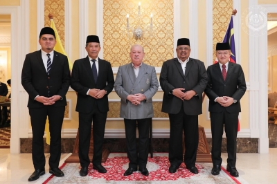 Be the bridge that unites and leads Malaysians towards maturity, Agong tells political leaders after 'Allah' storm - Vimarsana News