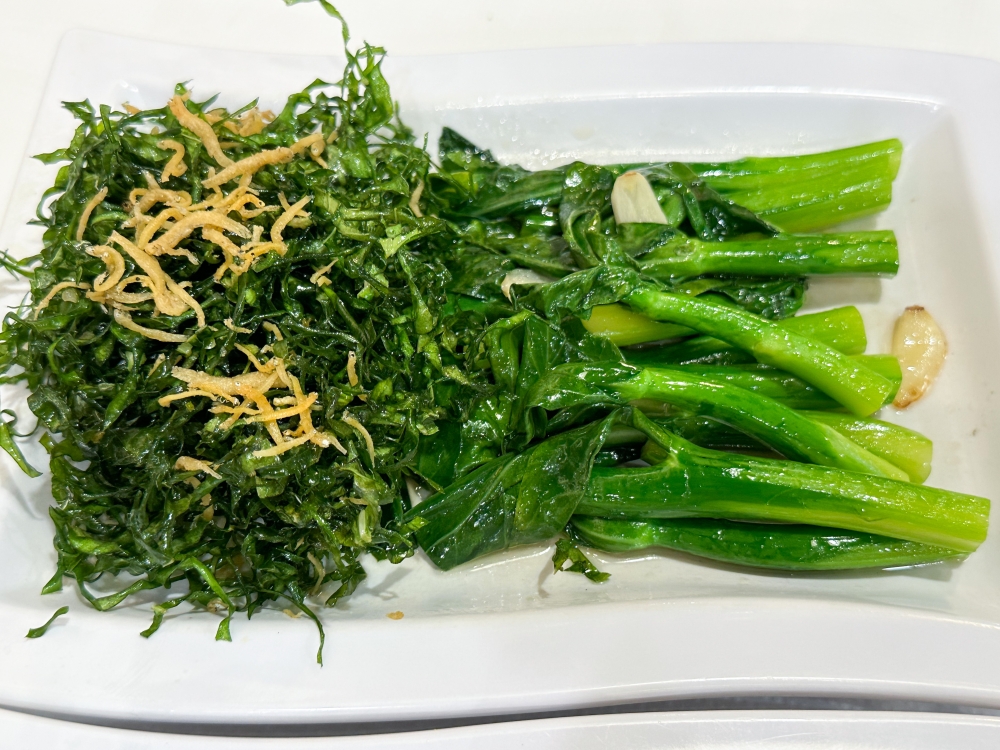 Twin Style Kai Lan is more than just good-for-you greens since it's a little sinful with that frizzy 