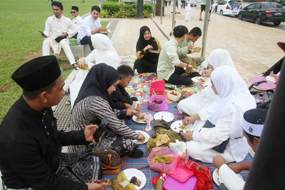 Members of a family from Sabah take part in a picnic to celebrate Hari Raya Aidilfitri, at Dataran Merdeka in Kuala Lumpur April 10, 2024. — Pictures by Choo Choy May