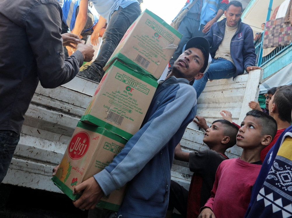 Israel has accused the United Nations of undercounting aid entering Gaza, saying today the UN was using a flawed approach meant to conceal its own distribution difficulties, amid growing pressure on Israel to let in more relief supplies. — Reuters pic