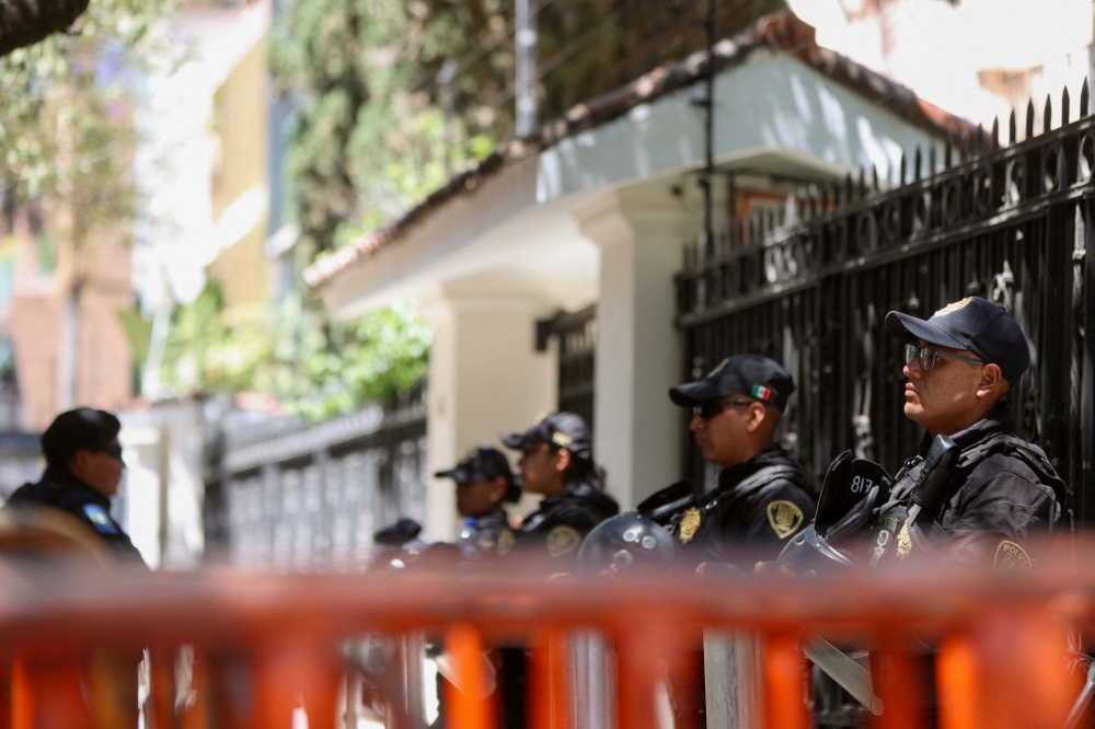 Police officer stand watch outside the Ecuadorean embassy, after Ecuadorean authorities arrested former Ecuador’s vice president Jorge Glas, seizing him from the Mexican embassy in Mexico City and prompting Mexico to suspend bilateral relations. — Reuters pic