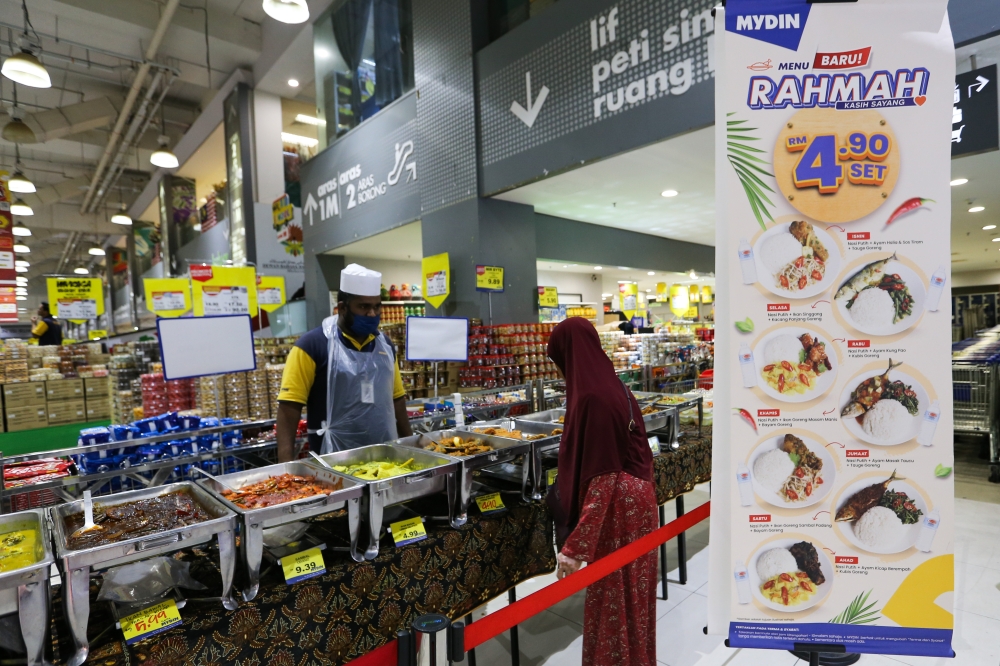 Picture of a stall selling Menu Rahmah meals at Mydin USJ on March 5, 2024. — Picture by Miera Zulyana
