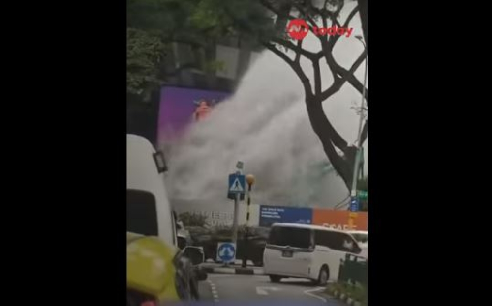 A screenshot of the massive geyser outside *Scape mall in Orchard Road. — TODAY pic 