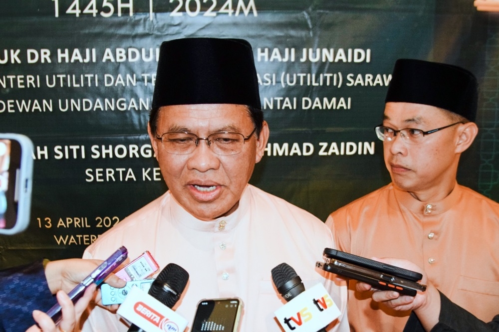 Sarawak Utility and Telecommunication Deputy Minister Datuk Abdul Rahman Junaidi speaks to reporters while JBALB director Mohamad Fadillah Awang Redzuan (right) looks on. — The Borneo Post