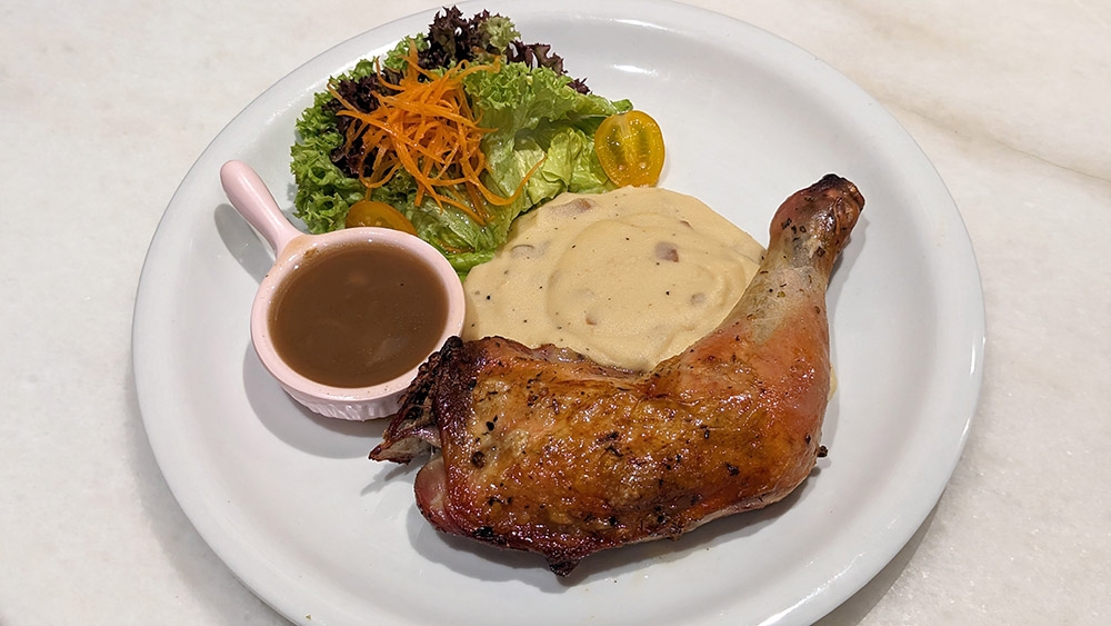 The Quarter Roast Chicken at Nichole’s comes with some brilliant ‘pommes puree’.