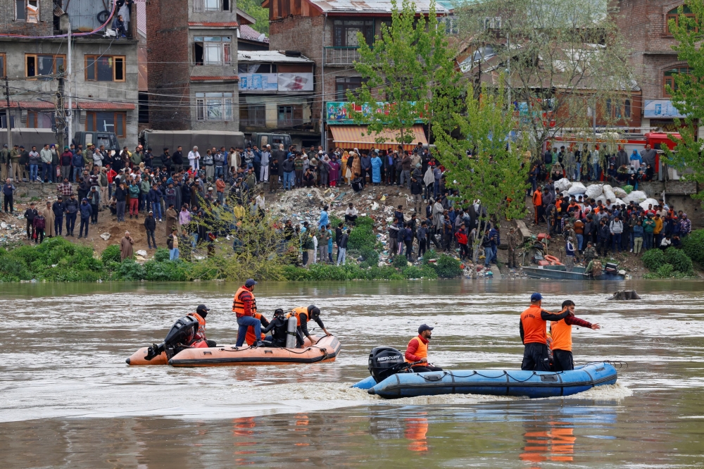 Four dead, 19 missing after boat capsizes in Indian Kashmir