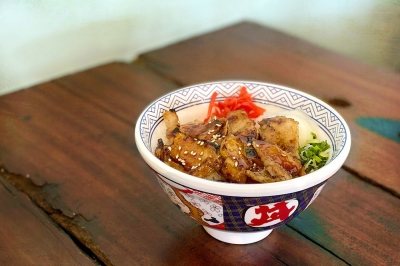 From ‘shogayaki’ to ‘chirashi’, enjoy the ‘donburi’ menu at Sanzaru Izakaya & Bar in Bukit Jalil