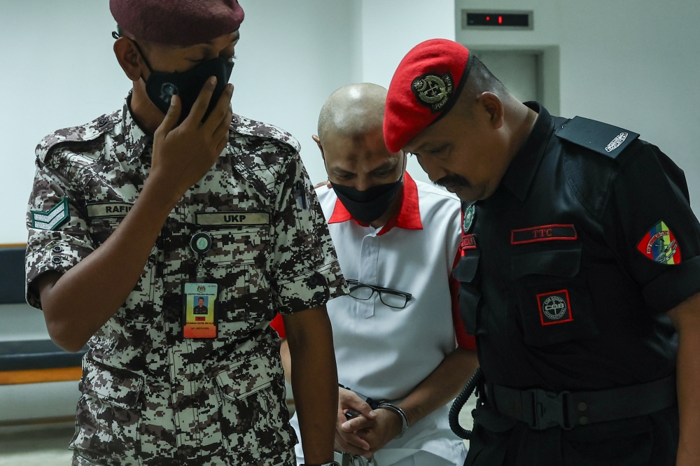 A three-judge panel led by Chief Justice Tun Tengku Maimun Tuan Mat granted the review application of Zulhisham Fadly Mohamad, 43, under Section 302 of the Penal Code, Sections 2(4) and 3(1) under the Revision of Sentence of Death and Imprisonment for Natural Life (Temporary Jurisdiction of the Federal Court) Act 2023. — Bernama pic 