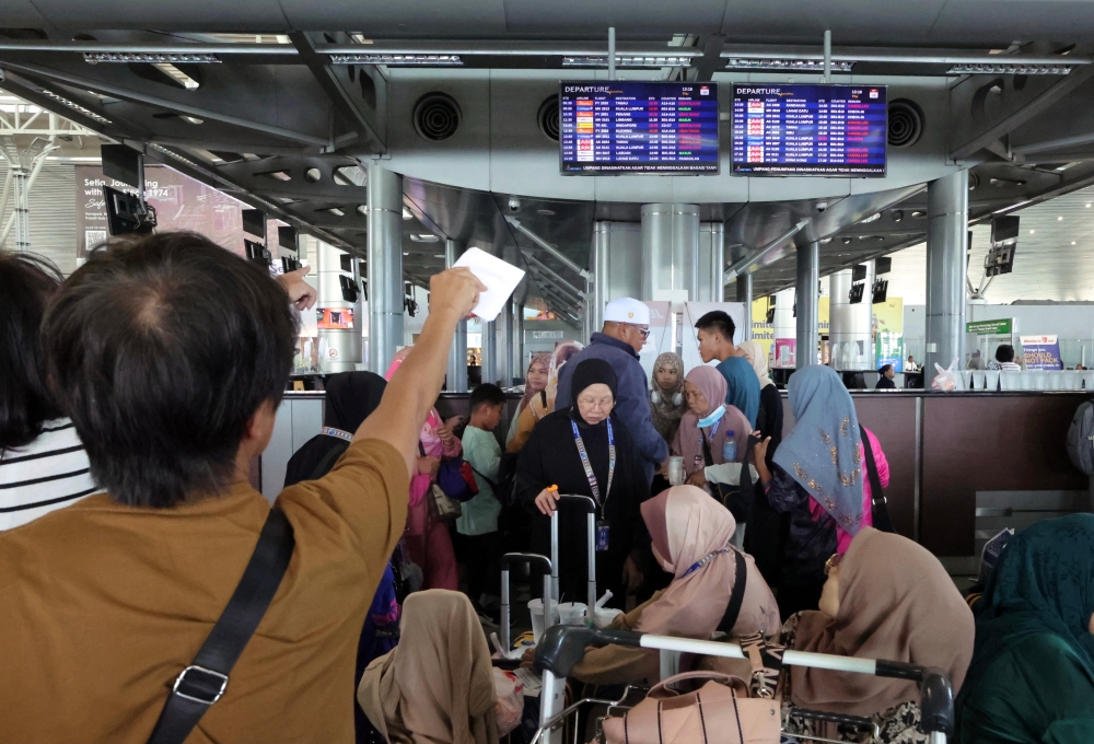Stranded travellers at Kota Kinabalu International Airport following the eruption of Mount Ruang in north Sulawesi, April 18, 2024. More than 20,000 passengers were affected following the suspension of all scheduled flights coming in and out of airports in Kota Kinabalu, Labuan, Tawau and Sandakan, said Sabah Chief Minister Datuk Seri Hajiji Noor. 
